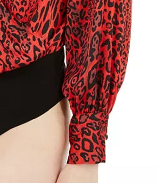 Body feminino Bar III com estampa de sobrepeliz, gola alta e manga comprida, vermelho escuro, tamanho pequeno