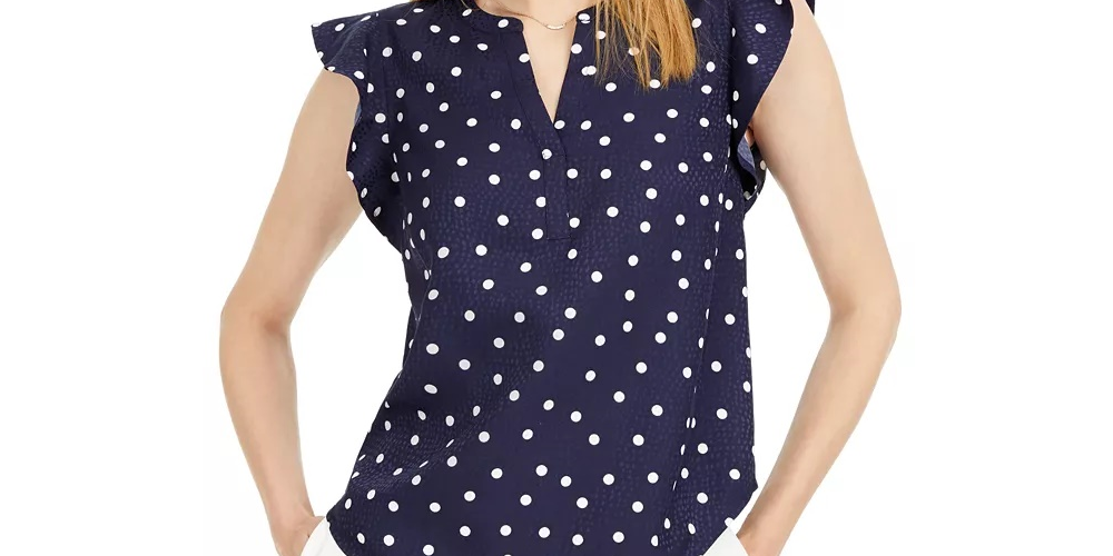 Blusa feminina Maison Jules com estampa de bolinhas e decote aberto, azul-marinho, tamanho pequeno