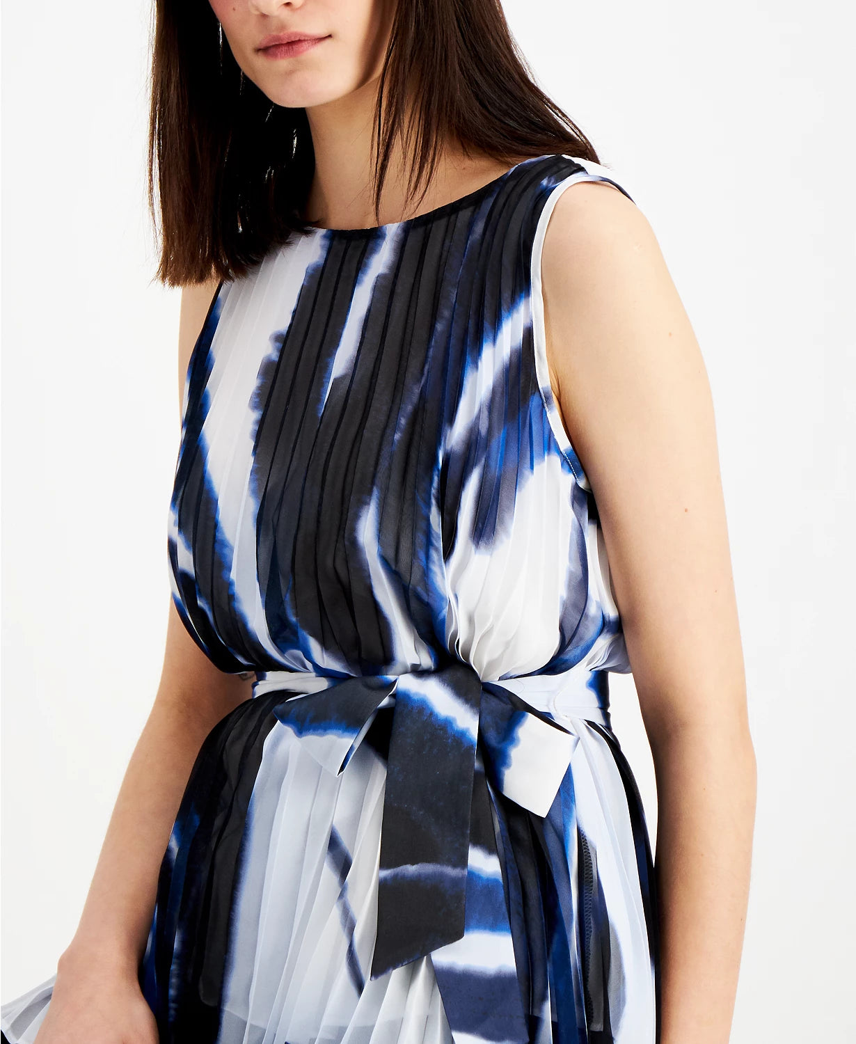 Blusa abstrata plissada com cinto Alfani feminina azul escuro tamanho grande