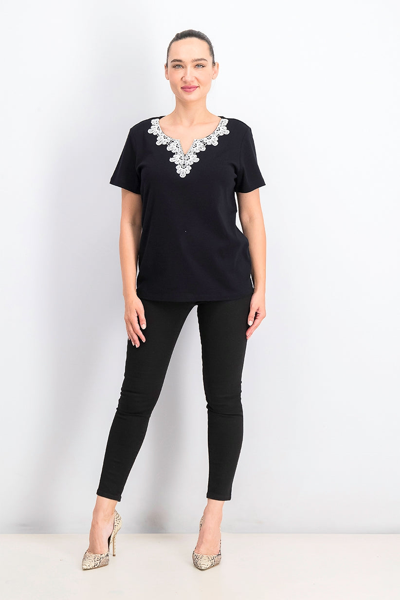 Blusa feminina Karen Scott com decote aberto e acabamento em crochê, preta, tamanho pequeno