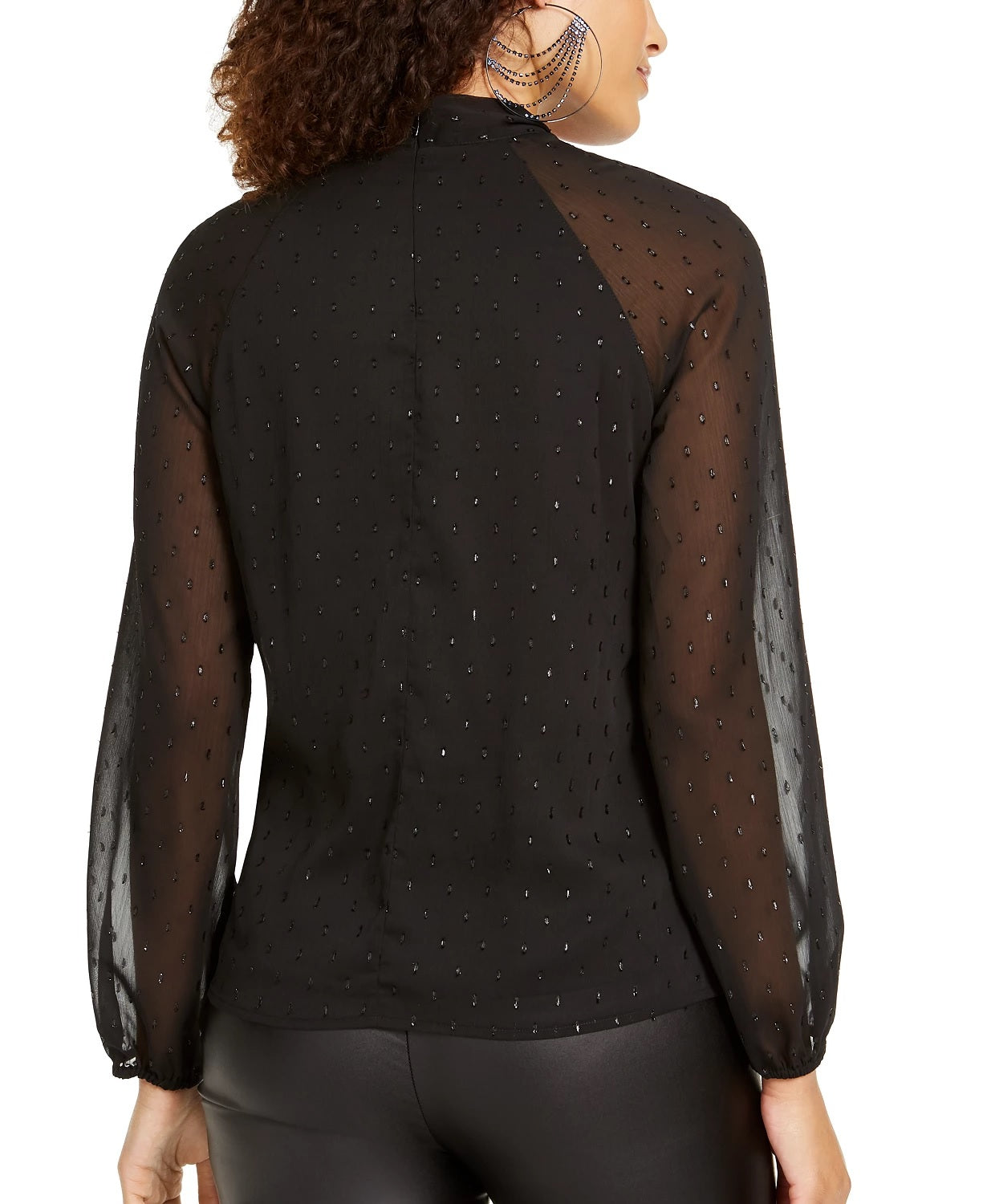 Blusa feminina Thalia Sodi com decote torcido, preta, tamanho médio