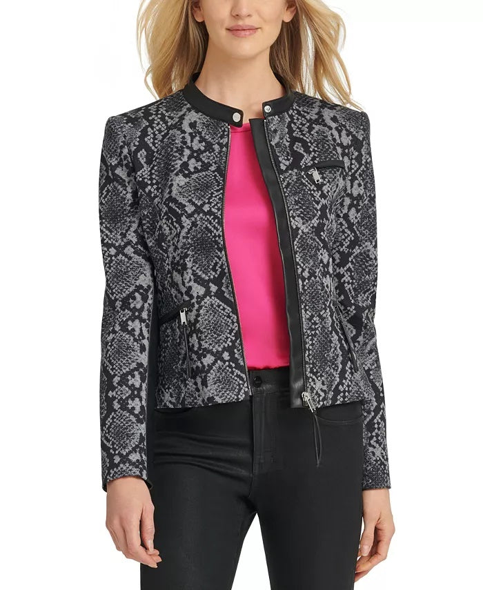 Jaqueta feminina DKNY com acabamento em couro sintético e estampa de cobra, cinza, tamanho 4