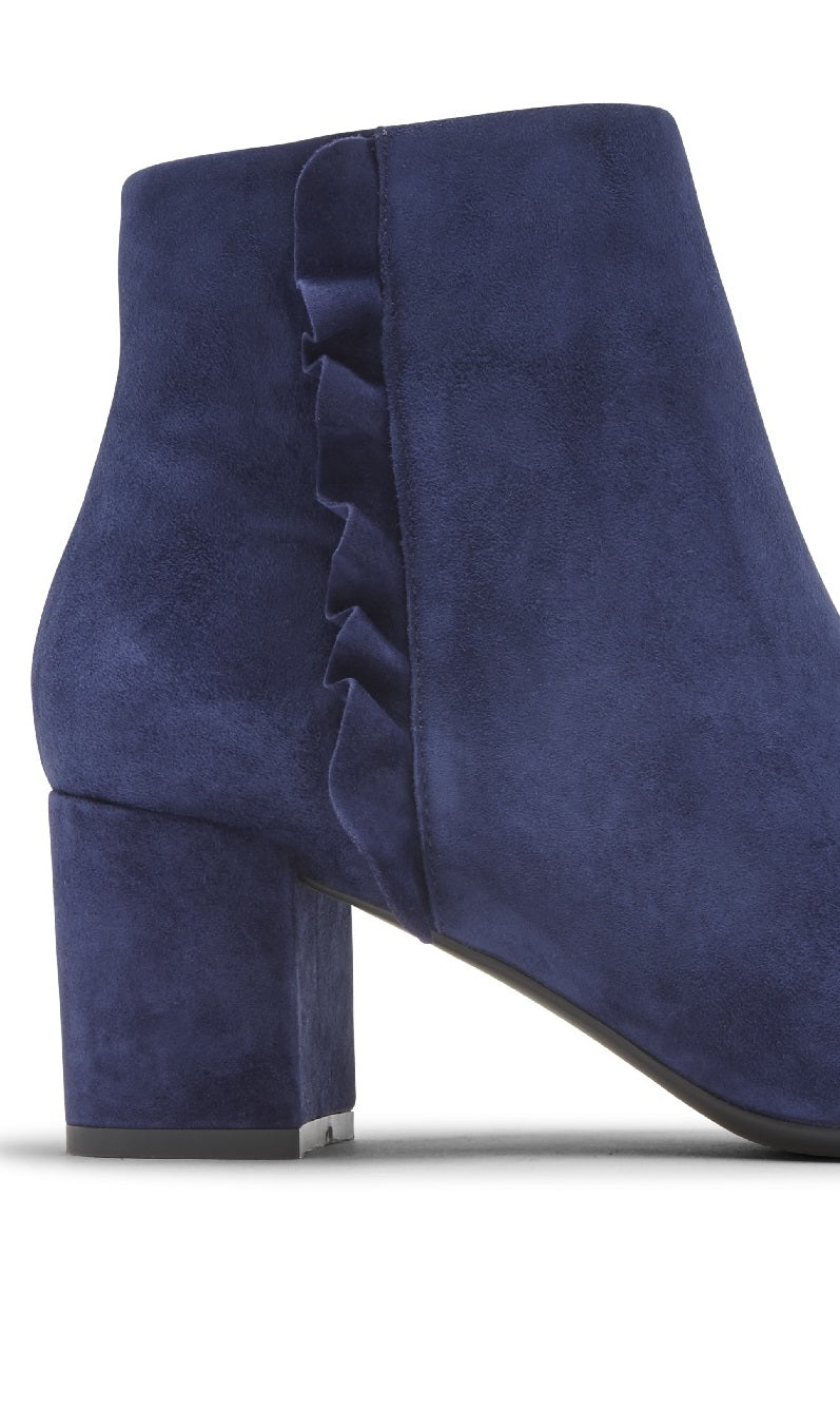 Botas de cano curto Rockport Total Motion Oaklee com babados, tamanho 7 W, azul marinho