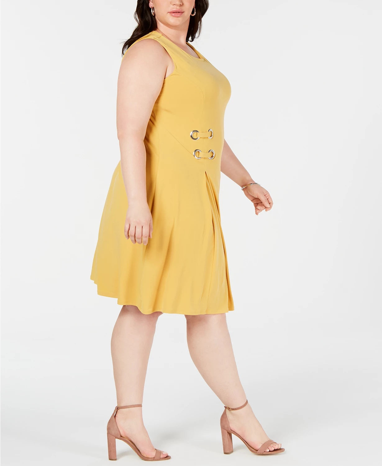 Vestido feminino plus size sem mangas com caimento evasê, amarelo, tamanho 2X, da coleção JM