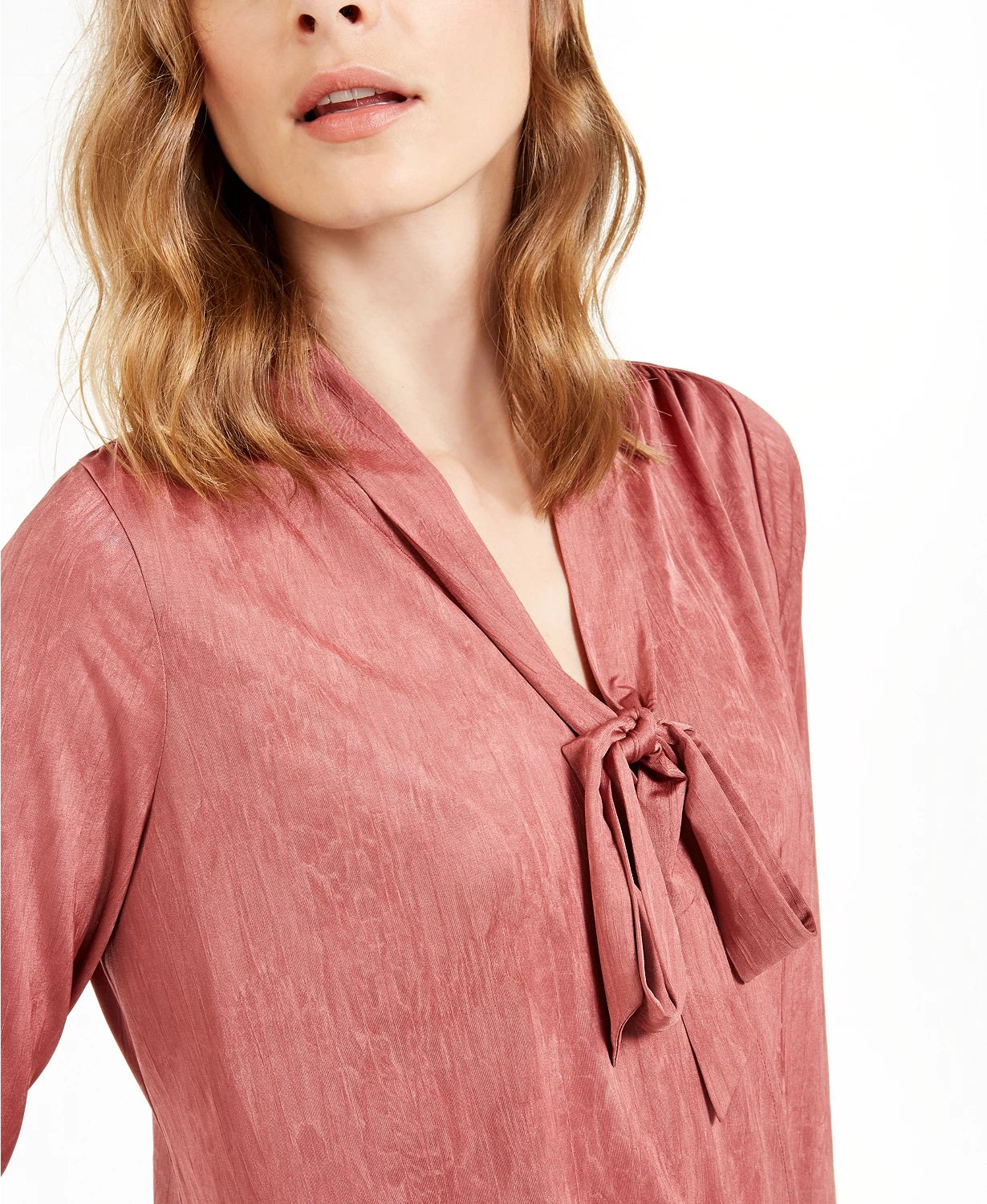 Blusa feminina Alfani com decote em V e sobrepeliz rosa, tamanho X-G