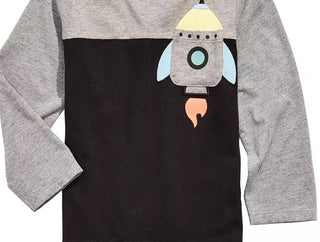 Camiseta infantil com estampa de foguete e bolso First Impressions para meninos, preta, tamanho 24 meses