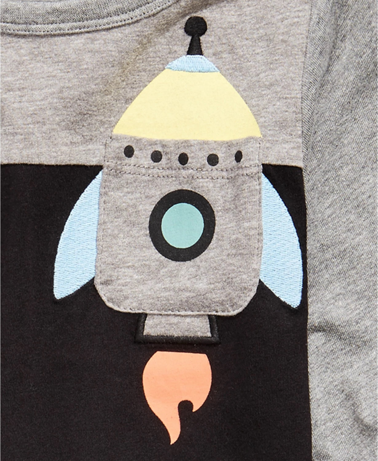 Camiseta infantil com estampa de foguete e bolso First Impressions para meninos, preta, tamanho 24 meses