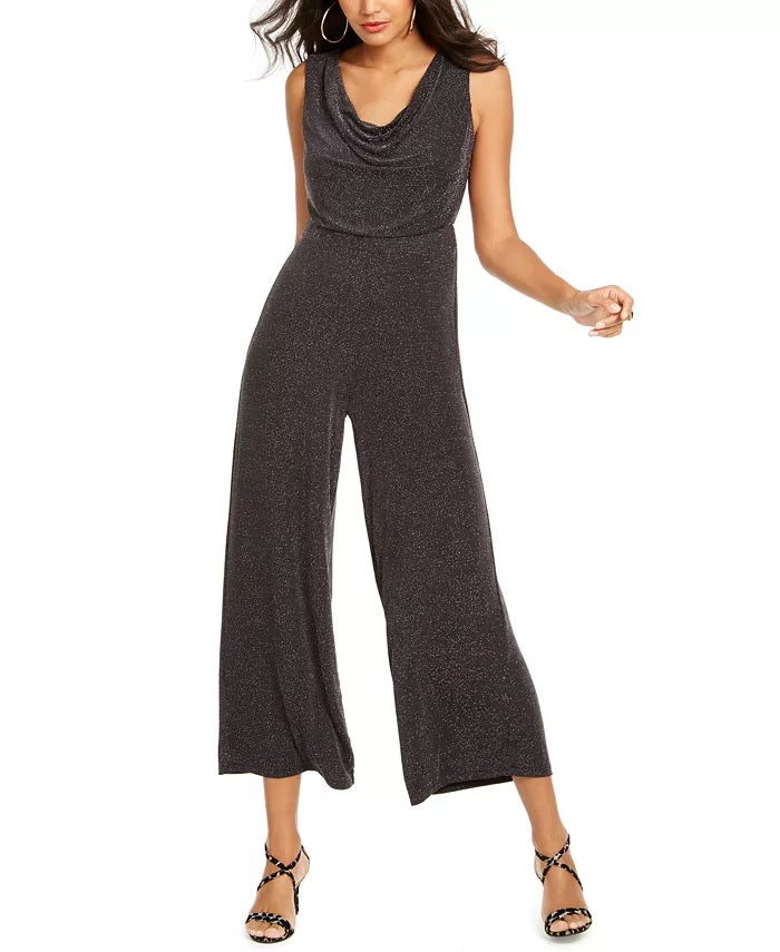 Macacão feminino Thalia Sodi com decote careca metálico, tamanho grande, prateado