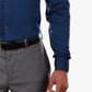 Camisa social Calvin Klein masculina Steel Extra-Slim Fit, sem passar, com padrão espinha de peixe, tamanho médio, azul, tamanho 32-33