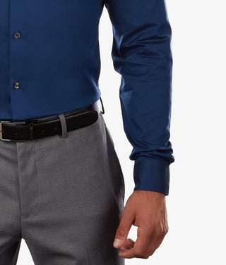 Camisa social Calvin Klein masculina Steel Extra-Slim Fit, sem passar, com padrão espinha de peixe, tamanho médio, azul, tamanho 32-33