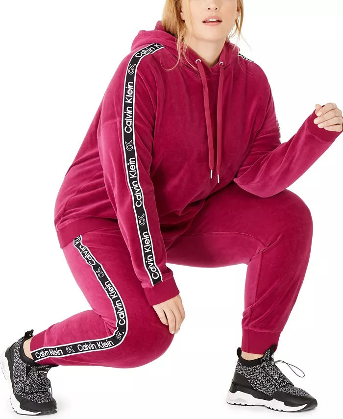Calvin Klein Performance Moletom com capuz feminino plus size com logo e fita vermelho escuro tamanho 1X