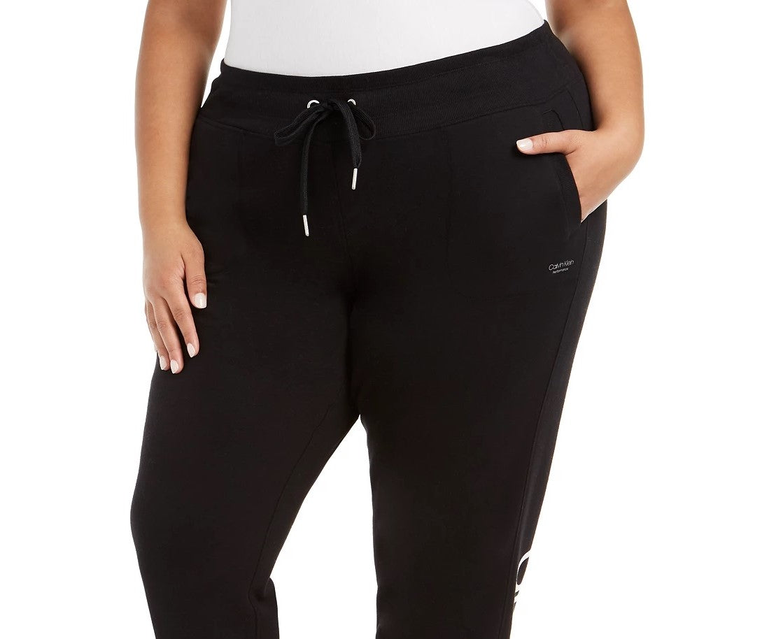 Calça jogger feminina plus size Calvin Klein Performance Active Fleece preta tamanho 3X