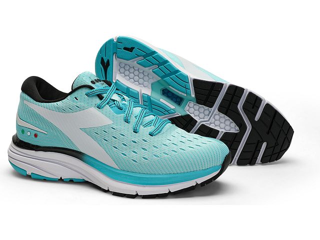 Tênis de corrida feminino Diadora Mythos Blushield, azul, tamanho 6 B(M) EUA